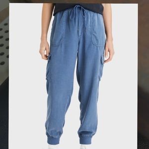 American Eagle cargo jogger pants size XS Short.